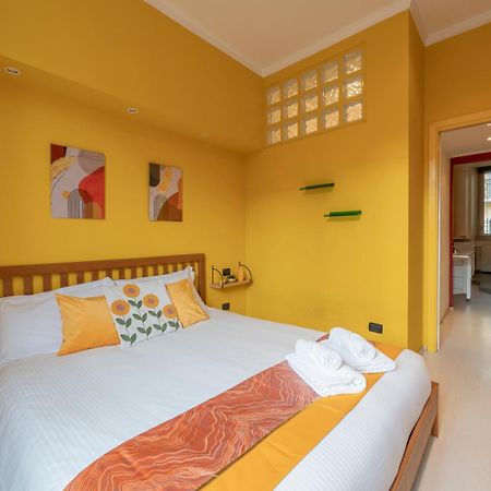 Xenia Apartments - Colorful Apartment In Fiera Area Milán Exterior foto
